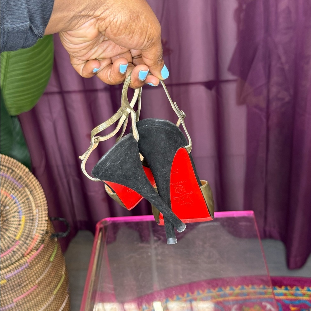 Christian Louboutin 39.5 Elegant Grey and Black Heels